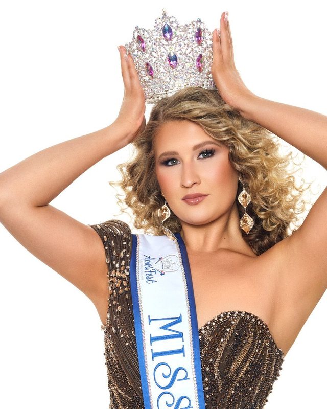 Titleholder portrait
