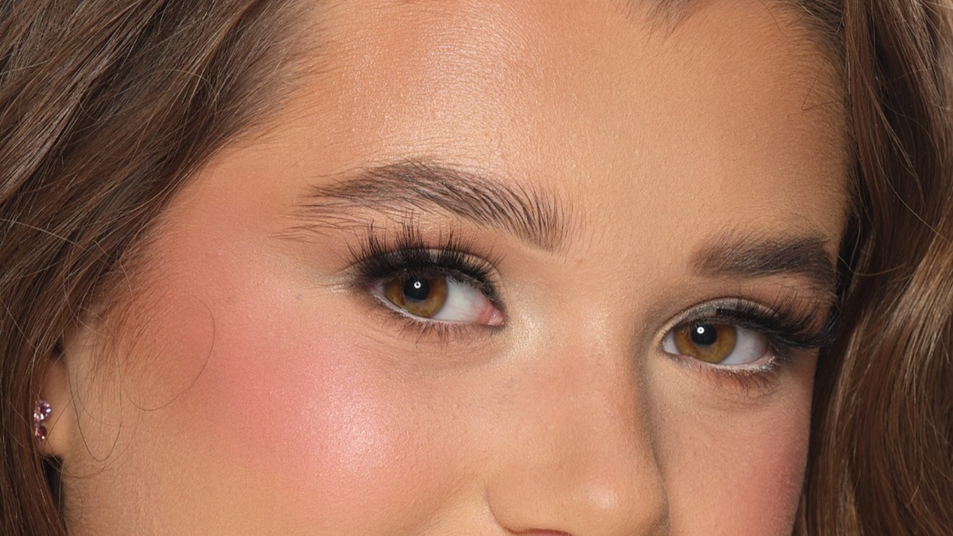 The frame before retouching